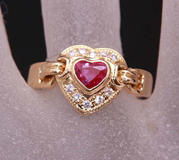国際ブランド】 《質屋出品》k18☆ハートシェイプ天然ルビー0.66ct+