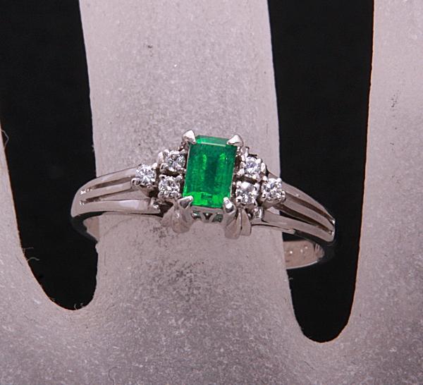 { pawnshop exhibition }Pt900* natural emerald 0.29ct+ diamond ring *C-4392
