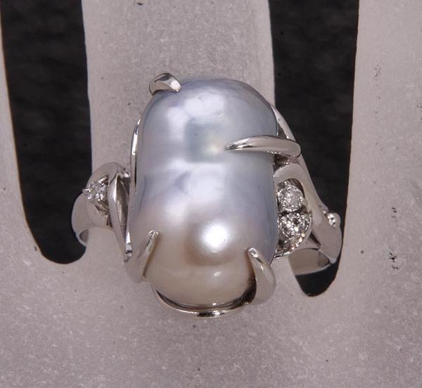 { pawnshop exhibition }Pm900* White Butterfly pearl. twin pearl ring *C-2510