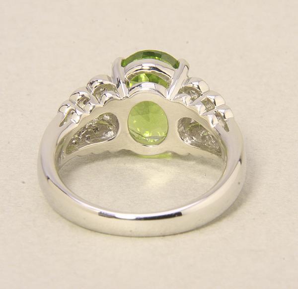 《質屋出品》Pt900★天然ペリドット3.26ct+ダイアモンドリング★k-3549_画像3