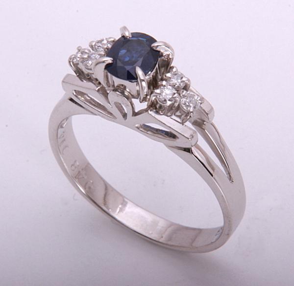 《質屋出品》Pt900★天然サファイア0.48ct+ダイアモンドデザインリング★C-4126