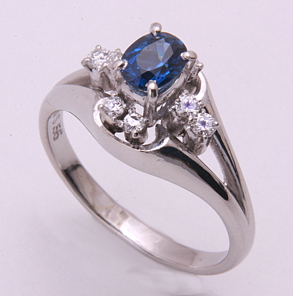 WEB限定】 《質屋出品》Pt900☆天然サファイア0.56ct+ダイアモンド
