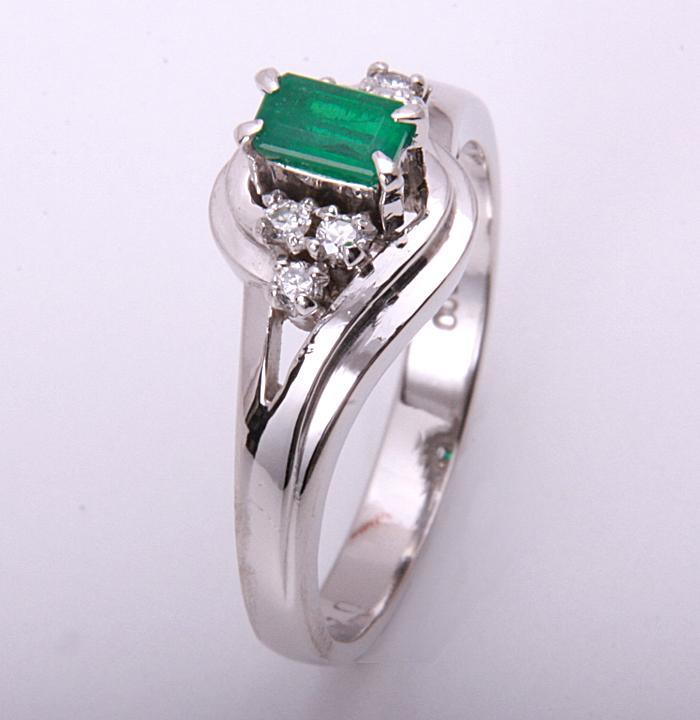 《質屋出品》Pt900★天然エメラルド0.32ct+ダイアモンドリング★C-4250_画像2