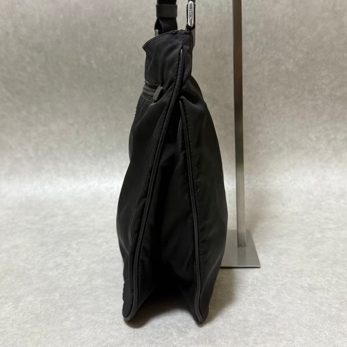 海外限定*PRADA*サフィアーノ 三角ショルダーバッグ ブラック PRADA】プラダ ショルダーバッグ 三角ロゴ サフィアーノレザー