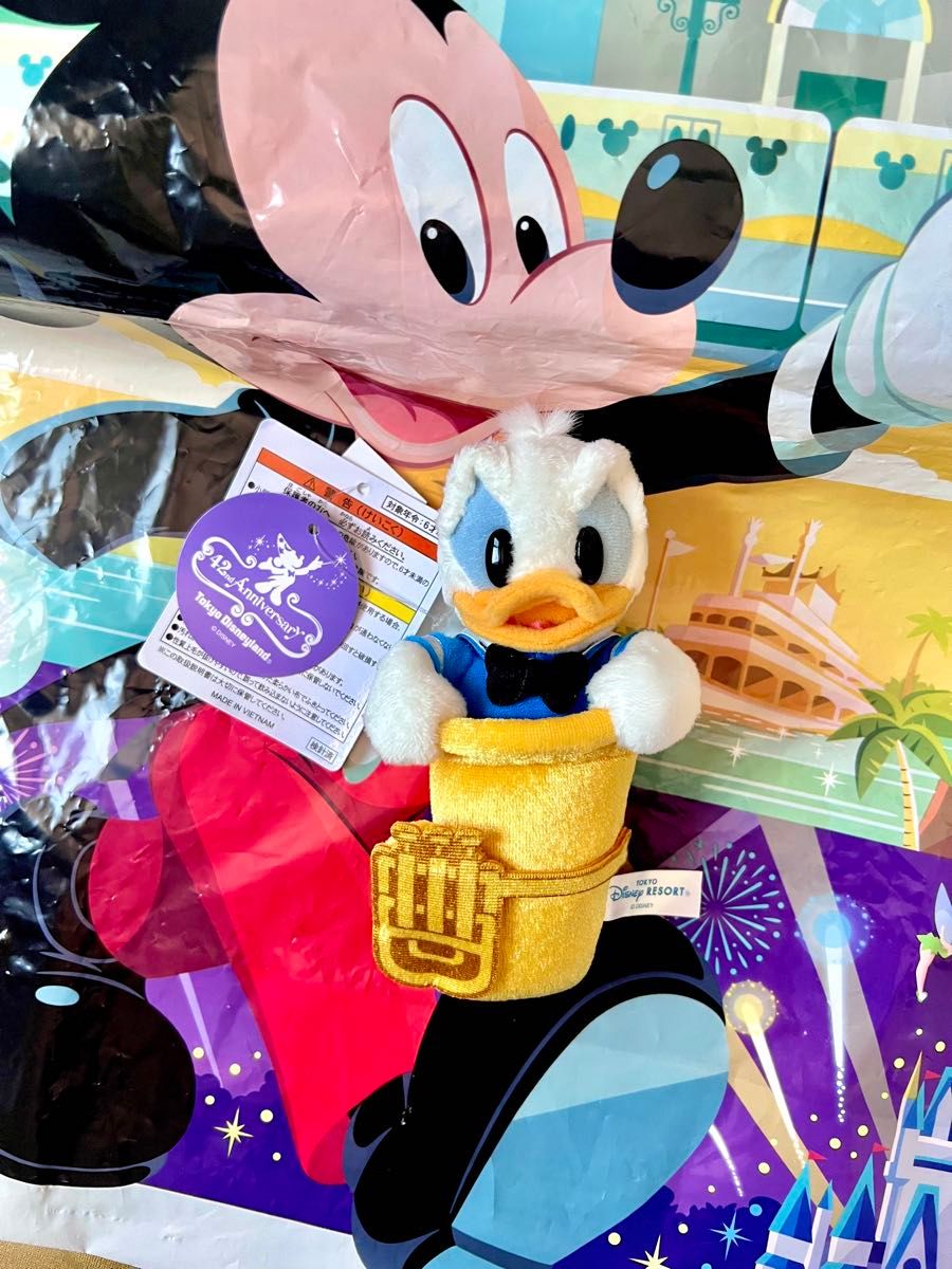 ディズニーランド開園42周年限定 フィルハーマジック ぬいぐるみバッジ 完売品 TDR ディズニーリゾート42周年 フィルハーマジック ドナルド
