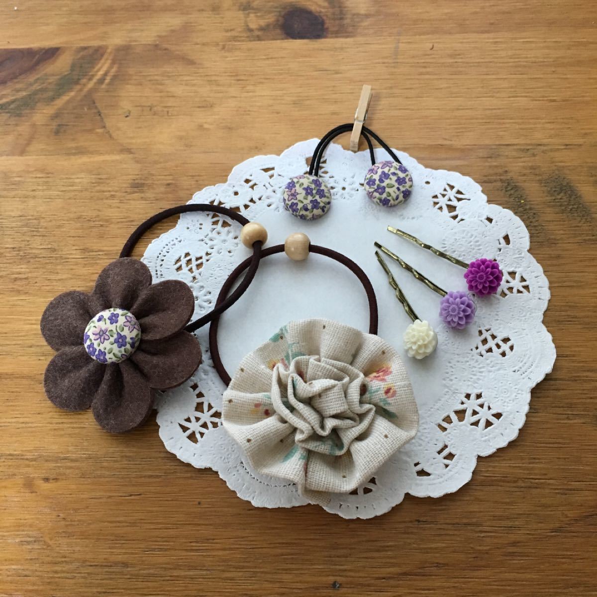 Paypayフリマ ハンドメイド フェルト お花のヘアゴム ヘアピン くるみボタンのヘアゴム Paypayフリマ ハンドメイド フェルト お花のヘアゴム ヘアピン くるみボタンのヘアゴム