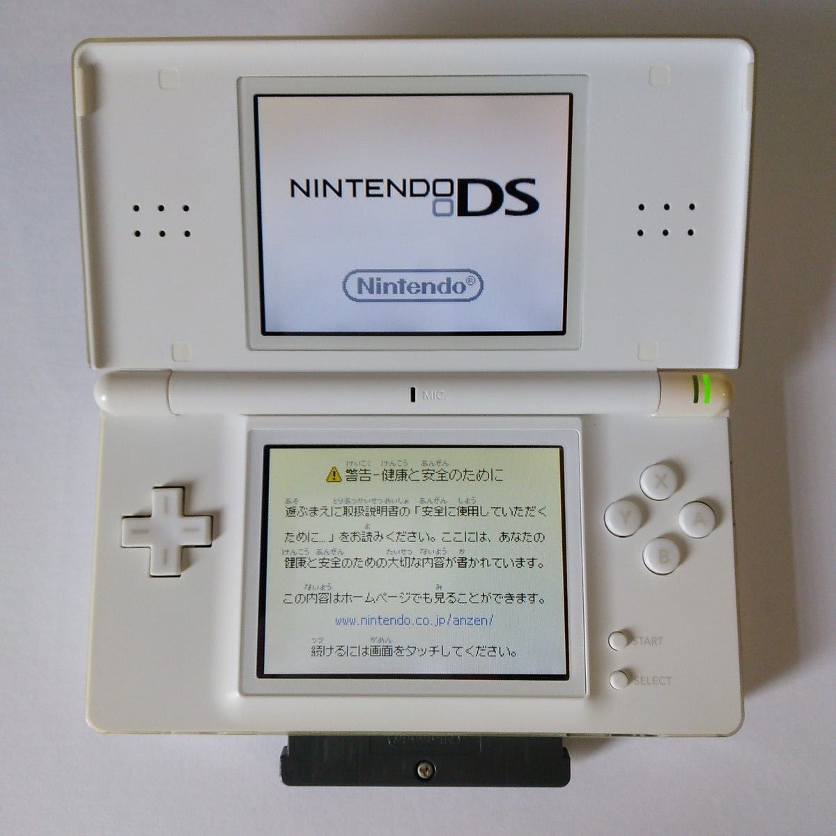 任天堂 ニンテンドーDSiLL本体 純正充電器付き 美品 NintendoDSLite ホワイト 本体 純正充電器2つ付き 任天堂
