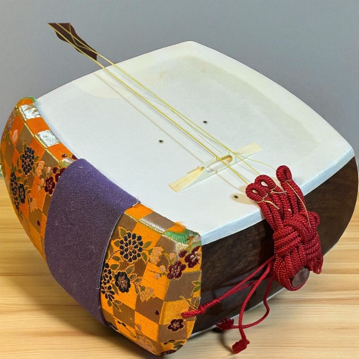 三味線 茶色 青 付属品あり 皮破れてます 付属品多数 ハードケース付き 長唄三味線 紅木棹 猫皮張り 猫皮