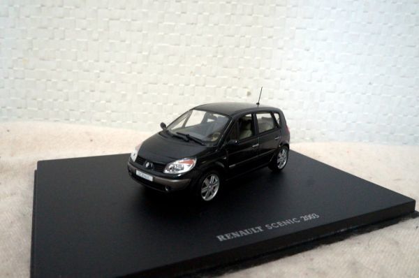 ユニバーサルホビー ルノー SCENIC 2003 1/43 ミニカー セニック_画像1