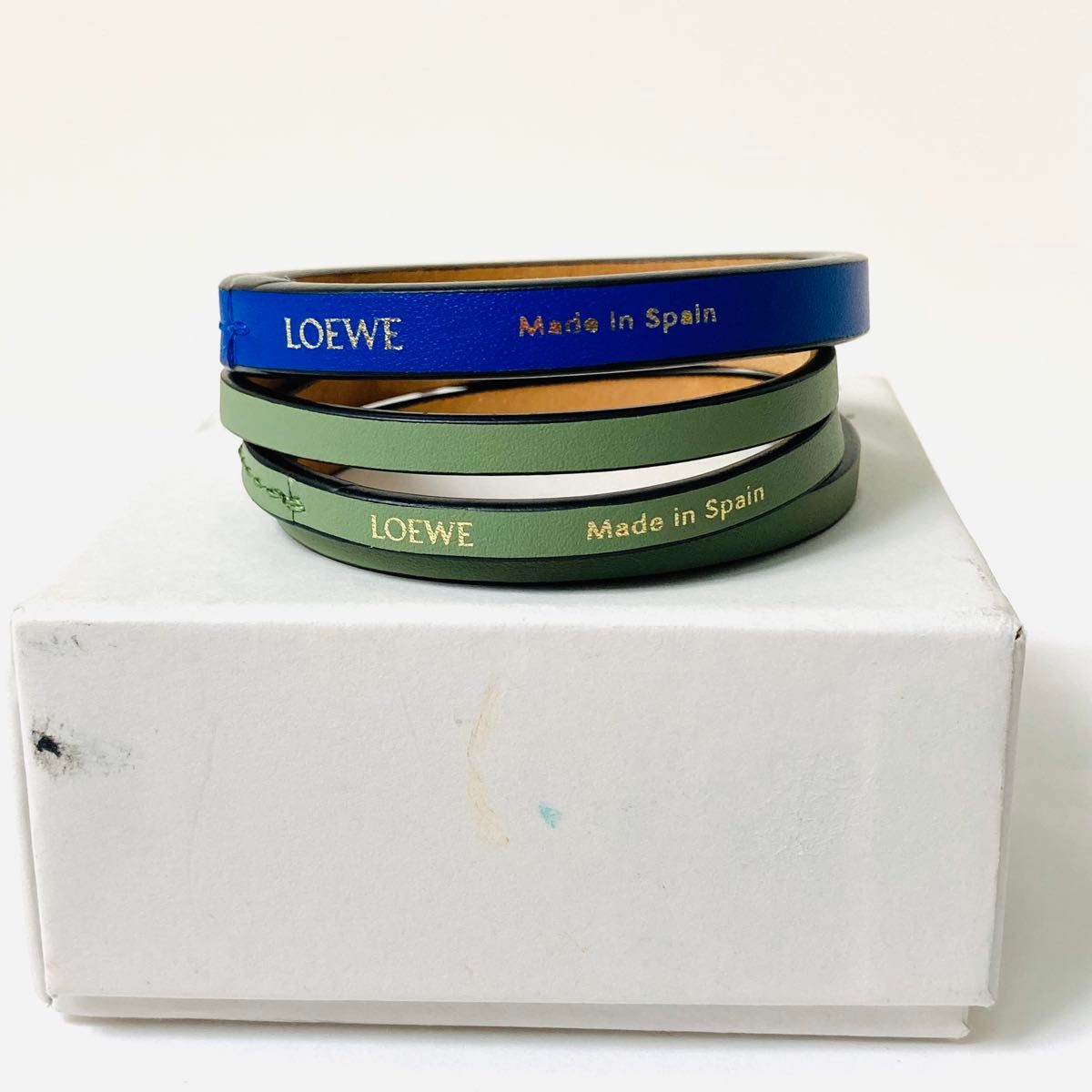 ロエベ バングル ブレスレット ゴールド×グリーン レザー ロゴ LOEWE ロエベ ロゴ レザーブレスレット バングル 2点セット