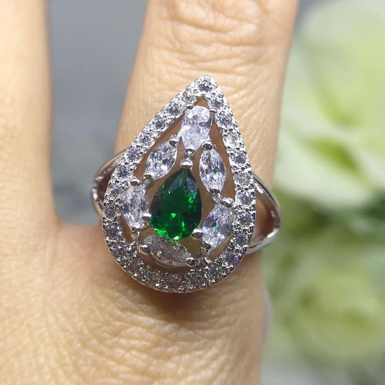  liquidation price *18 number 19 number * emerald . white topaz. gorgeous ring * lady's ring silver 925 stamp cz color stone large size 