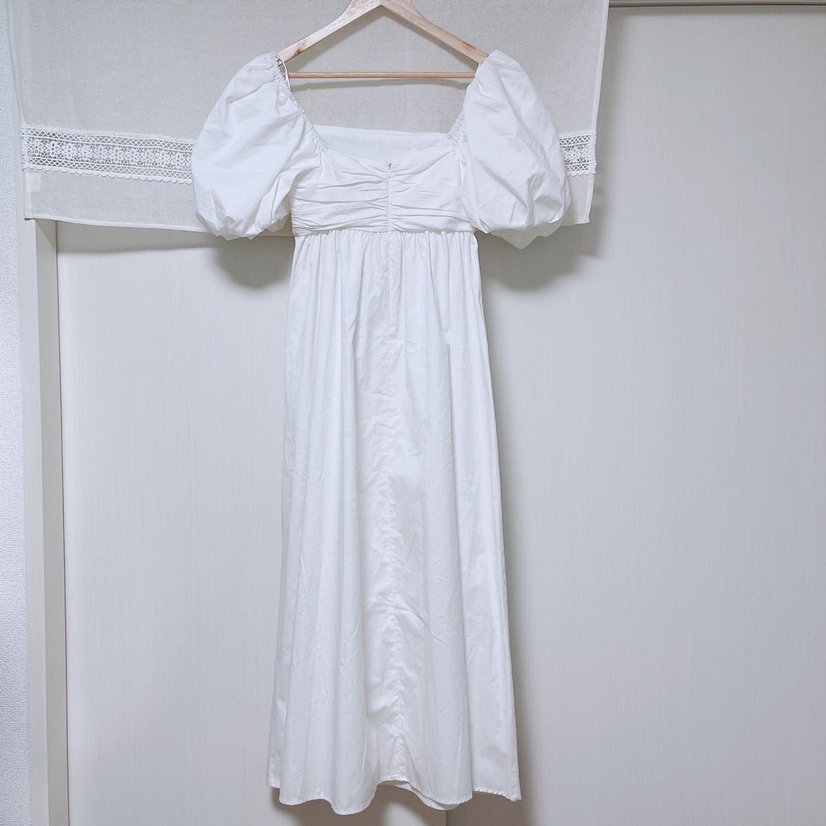 新品タグ付き ZARA ドレープポプリンワンピース パフスリーブ Mサイズ 新品タグ付き ZARA ザラ S ホワイト ドレープポプリンワンピース
