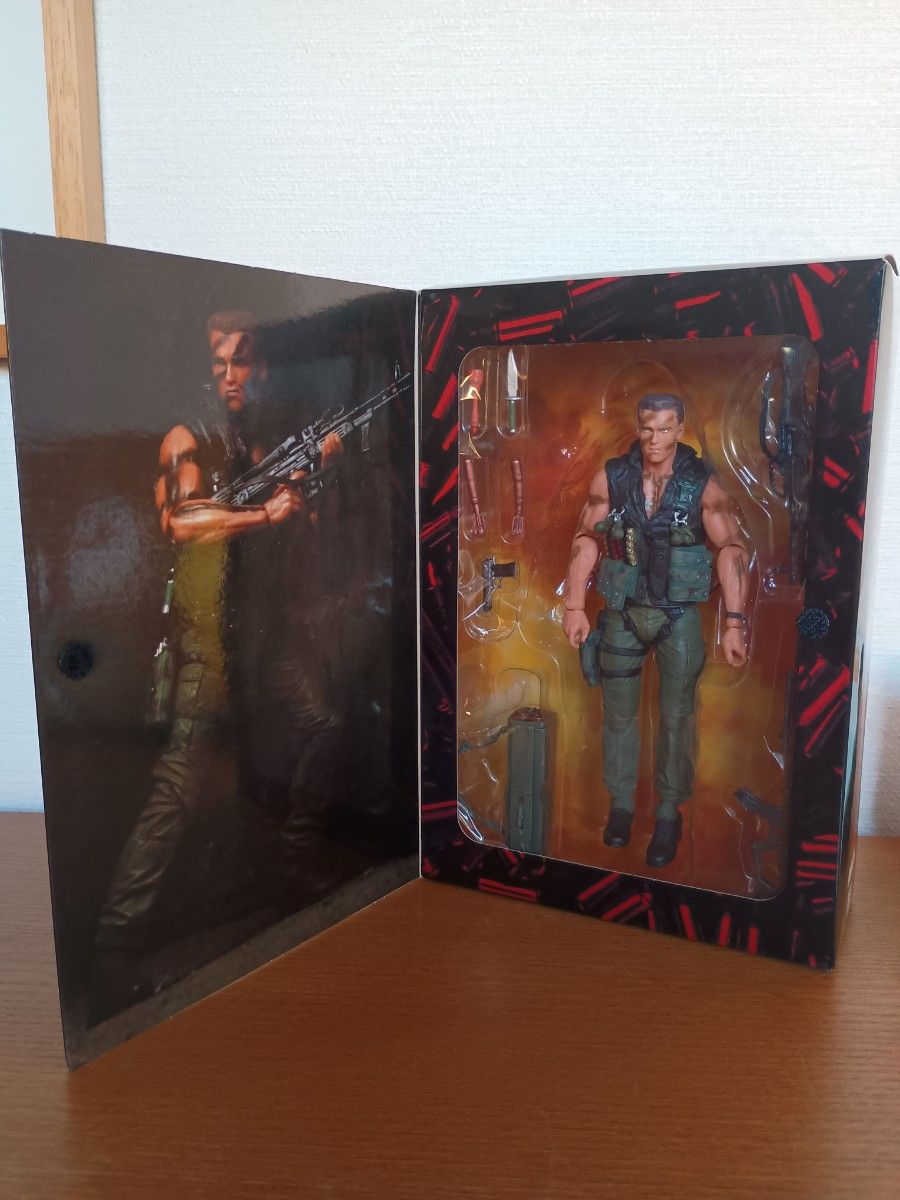 新品★コマンドー フィギュア★30周年記念 アーノルドシュワルツェネッガー★ 新品 コマンドー フィギュア 30周年記念 アーノルドシュワルツェ