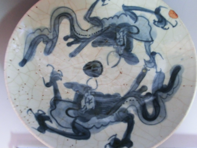 皿□獅子紋染付氷裂皿 砂高台 古い平鉢 古玩 唐物 中国 古美術 皿□獅子紋染付氷裂皿 砂高台 古い平鉢 古玩 唐物 中国 古美術