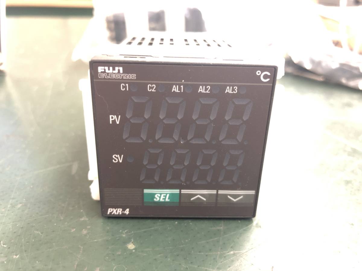 富士電機 PXR4TCY1-2YM00 ディジタル温度調節計 ジャンク品_画像1