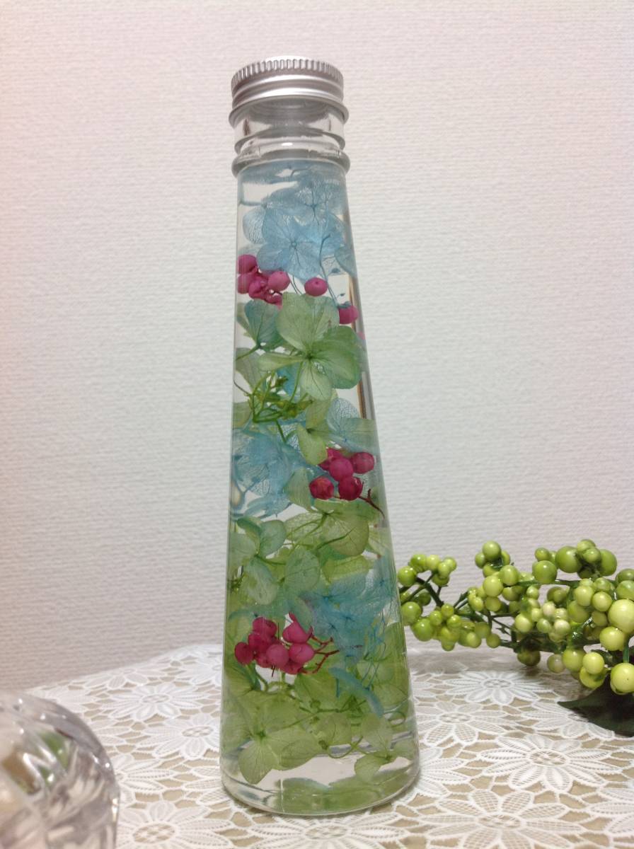 * hydrangea . pepper Berry. herbarium final product * green × light blue * preserved flower use * simple wrapping *