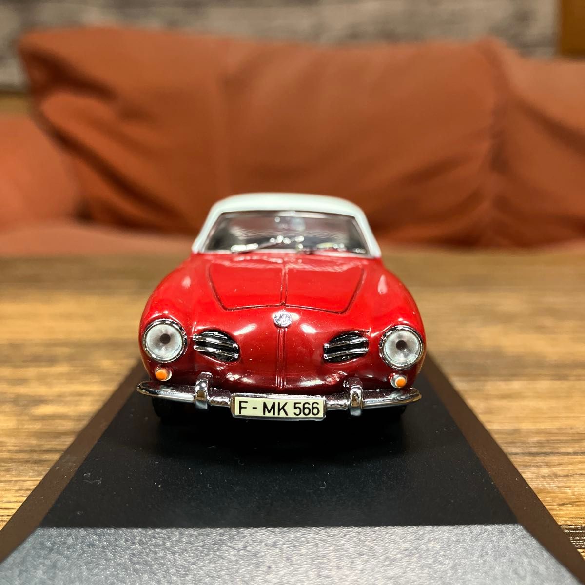 ミニチャンプス ミニカー カルマンギア ミニチャンプス 1/43 カルマン ギア クーペ (レッド/ホワイト