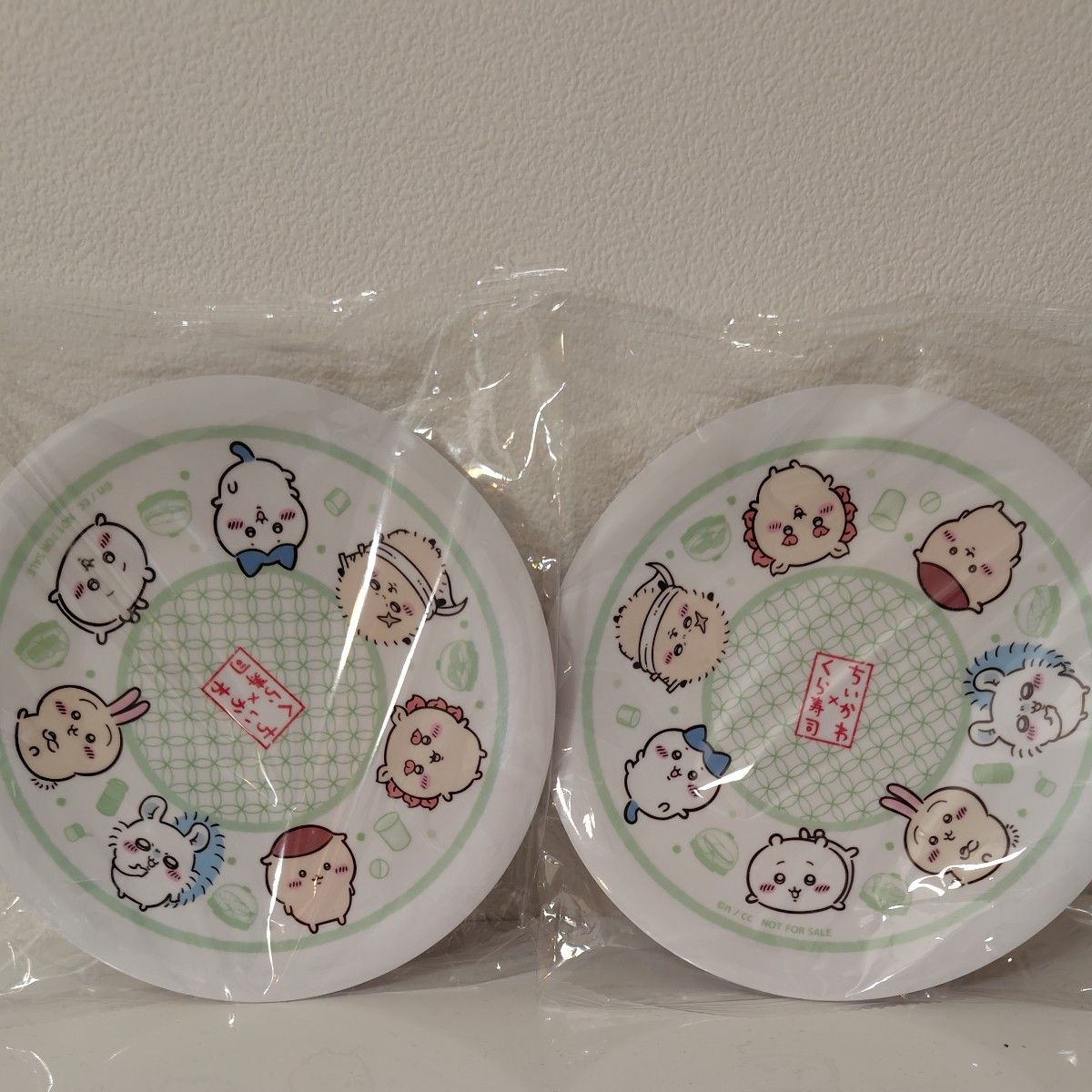 ちいかわ 寿司皿 4種 ×2 くら寿司 新品・未使用】ちいかわ×くら寿司 コラボ 寿司皿 お皿 ④ 集合絵
