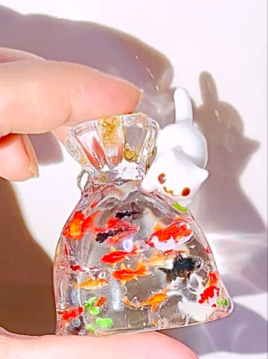 即買い◎再販×23 大きめ 金魚袋にじゃれつく猫*涼しげ立体バッグチャーム 値下げ質問取置き不可