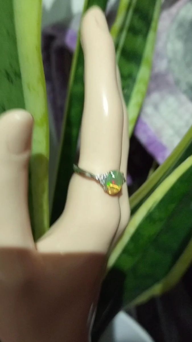 ダイヤモンドもキラキラ!K18WG オパールリング 1ct ダイヤ0.10ct とっても素敵な遊色効果 サイズ11号