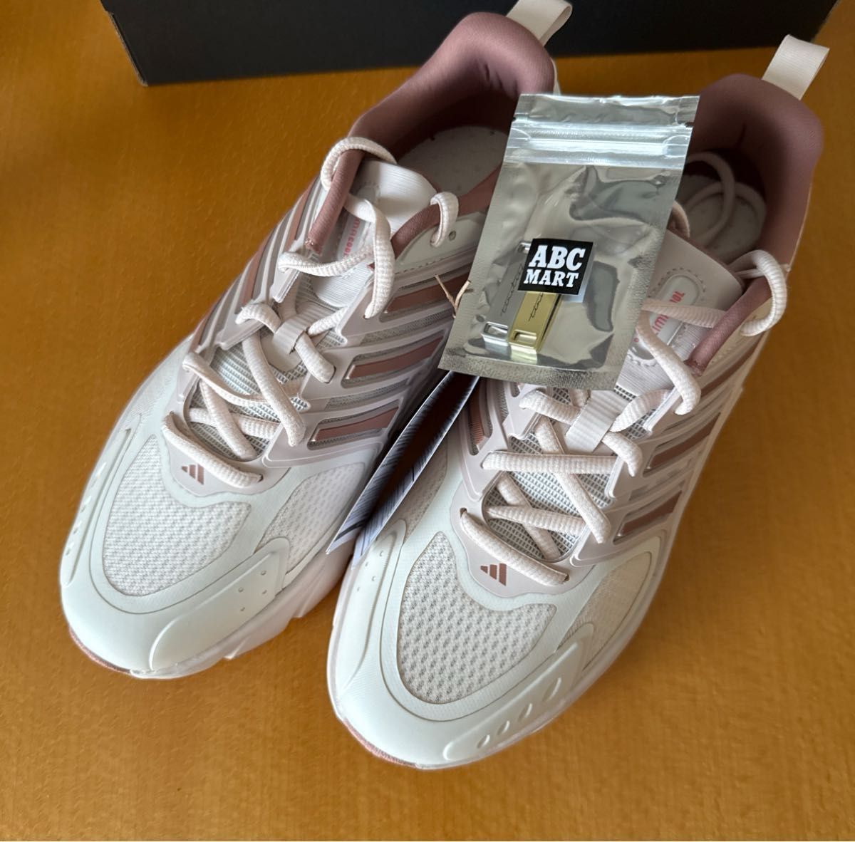 【新品】adidas timelesz クライマクールバウンス 佐藤勝利寺西拓人 timelesz クライマクール バウンス ピンク 佐藤勝利 寺西拓人
