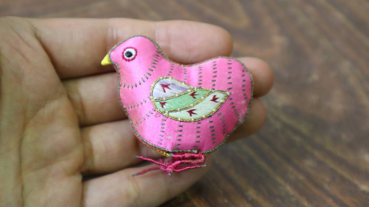 ヤフオク ピンク色 小さな鳥の置き物 飾り インテリア小物
