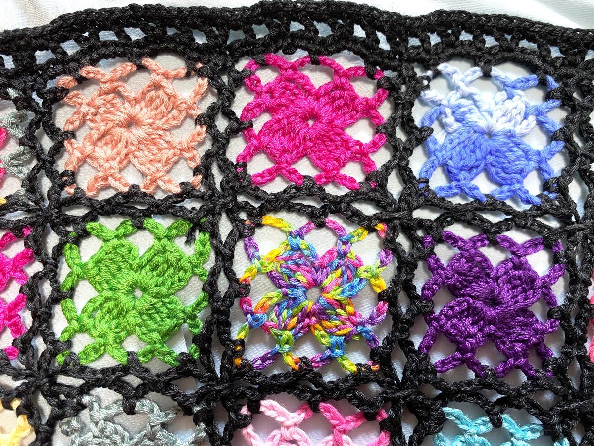 手編み 刺繍糸のモチーフ編みストール(ひざ掛け) | monsterdog.com.br