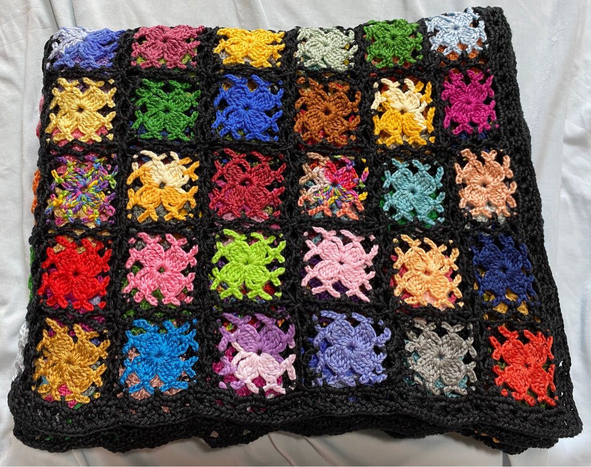 手編み 刺繍糸のモチーフ編みストール(ひざ掛け) | monsterdog.com.br