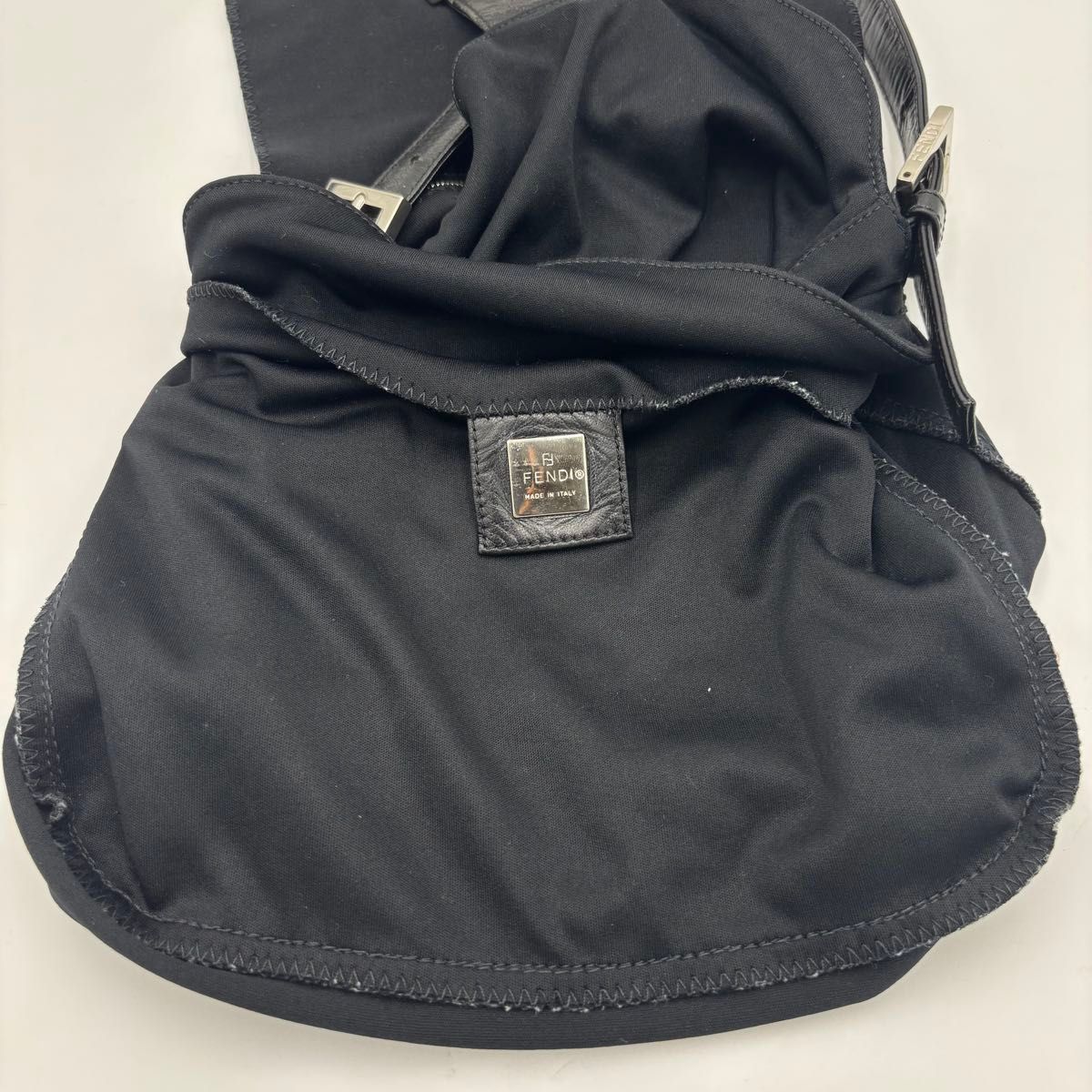 美品 FENDI フェンディ ジャージ素材 マンマバケット ブラック 黒 FENDI フェンディ マンマバケットFFロゴ ワンショルダーバッグ