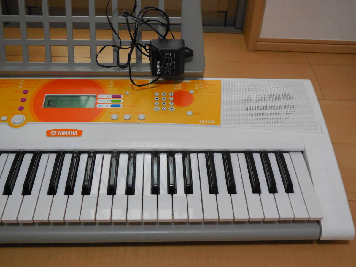 YAMAHA ヤマハ EZ-J210 PORTATONE 電子キーボード 61鍵盤 光鍵盤 ポータトーン スタンド アダプター付属 中古品 動作確認済_画像3