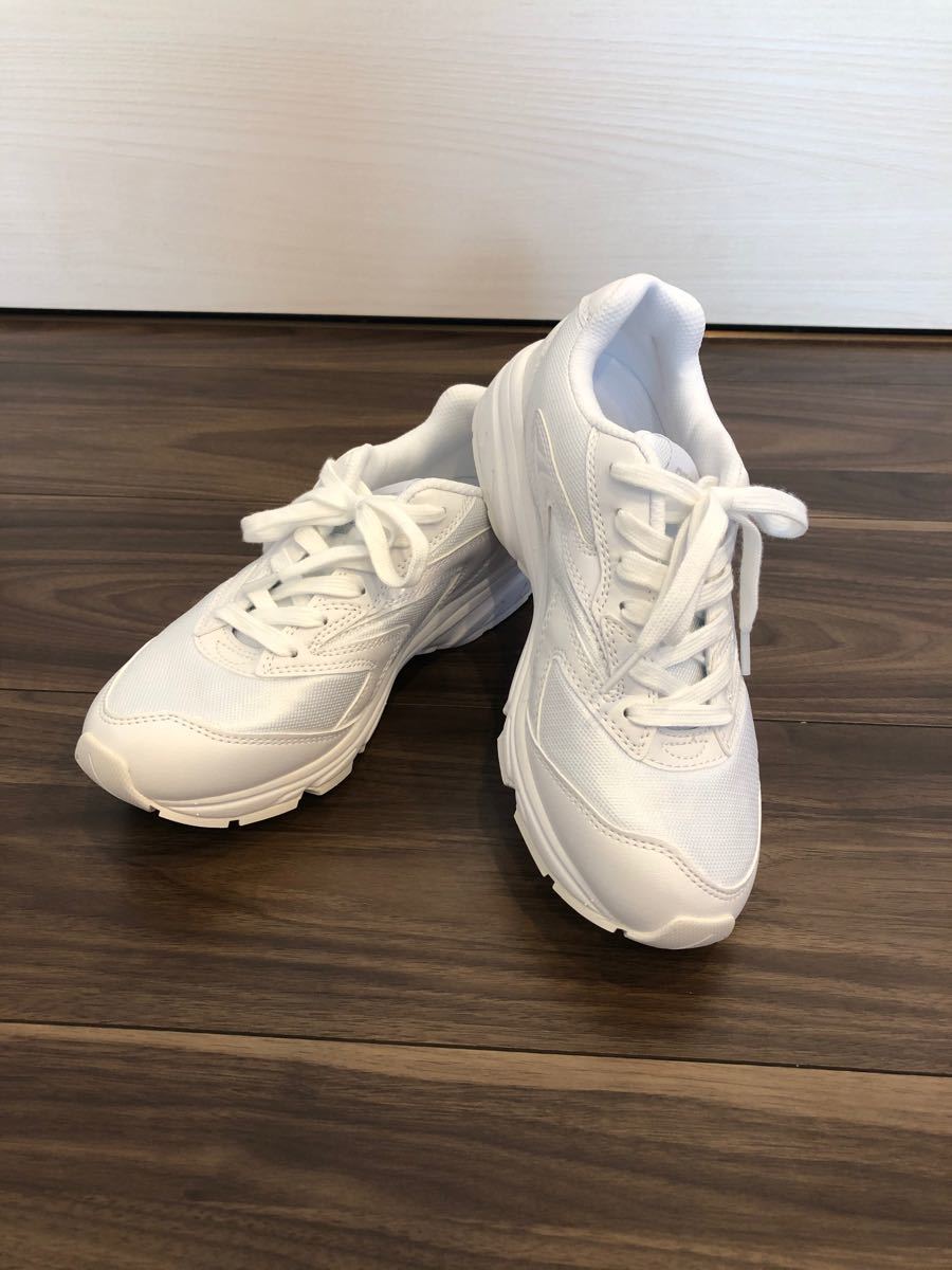 Paypayフリマ Descente 白靴 運動靴 新品未使用 Paypayフリマ Descente 白靴 運動靴 新品未使用