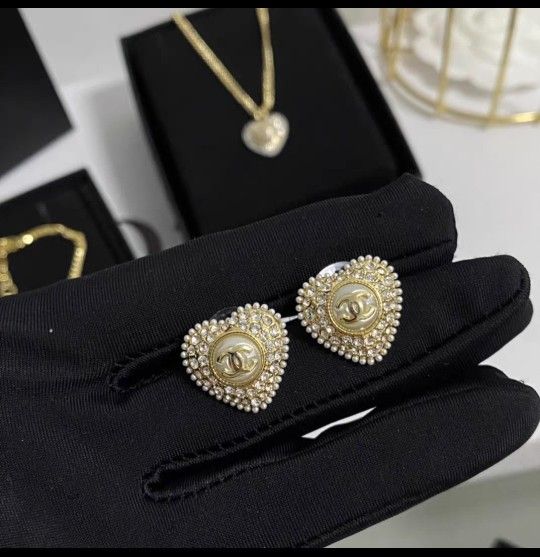 星とハートがCUTE♪【CHANEL】 ココマーク パール ピアス CHANELココマーク ハート型ピアス|Yahoo!フリマ(旧PayPayフリマ)