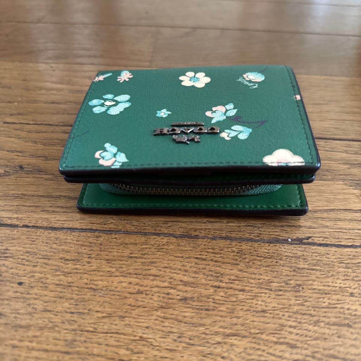 COACH 花柄 二つ折り財布 グリーン COACH 二つ折り財布 花柄 グリーン|Yahoo!フリマ(旧PayPayフリマ)