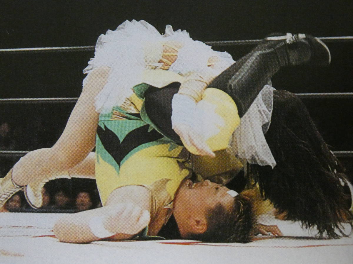 週刊プロレス1994年4月11日号　JWP女子プロレス後楽園ホール　キューティー鈴木&尾崎魔弓&キャンディー奥津&外山VS関西&デビル雅美&福岡晶_画像4