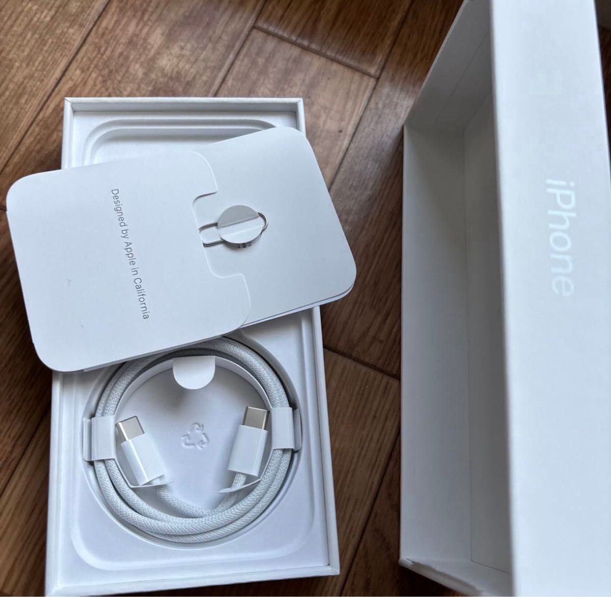 Apple iPhone 15 256GB ブラック 本体 充電ケーブル 箱付き Apple iPhone 15 空箱 充電ケーブル SIMピン 付属品全て 本体