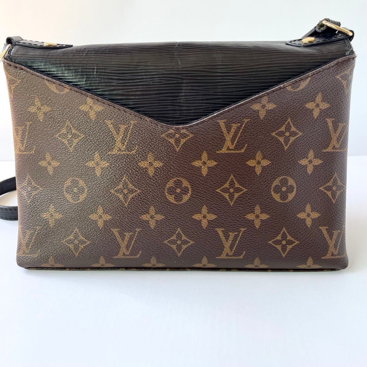 ルイヴィトン モノグラム サンミシェル ショルダーバッグ M44030 ルイヴィトン サン・ミシェル ショルダーバッグ ルイヴィトン