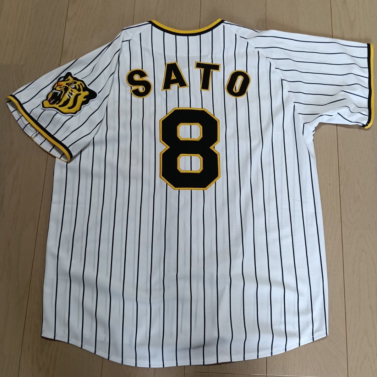 阪神タイガース 佐藤輝明 刺繍ユニフォーム 阪神タイガース 佐藤輝明 刺繍ユニフォーム ホーム Mサイズ