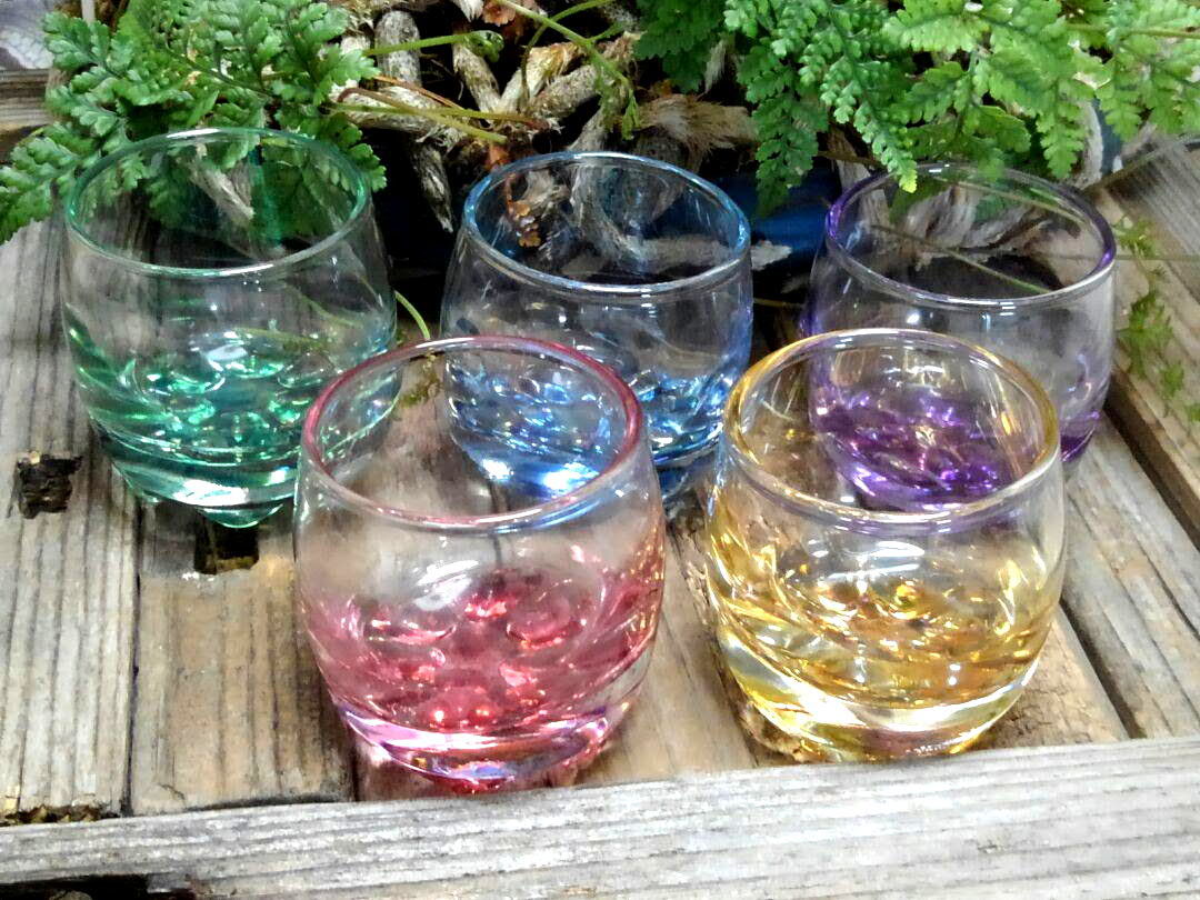◎送料無料◎蔵くら◎ 色ガラス ぐい呑み 5個 デッドストック ◎200807 A1 ガラス ぐい飲み ぐい呑 アンティーク レトロ 骨董