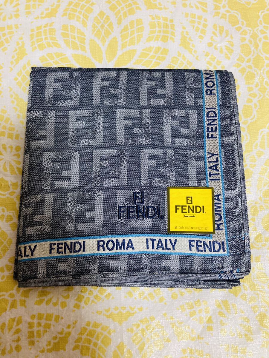 希少！/新品/FENDI/ハンカチ/正規品/フェンディ/未使用/即決/ズッカ柄/匿名発送/スカーフ/綿100%/メンズ/紳士用/50cm/ネイビー/灰色 058の画像1