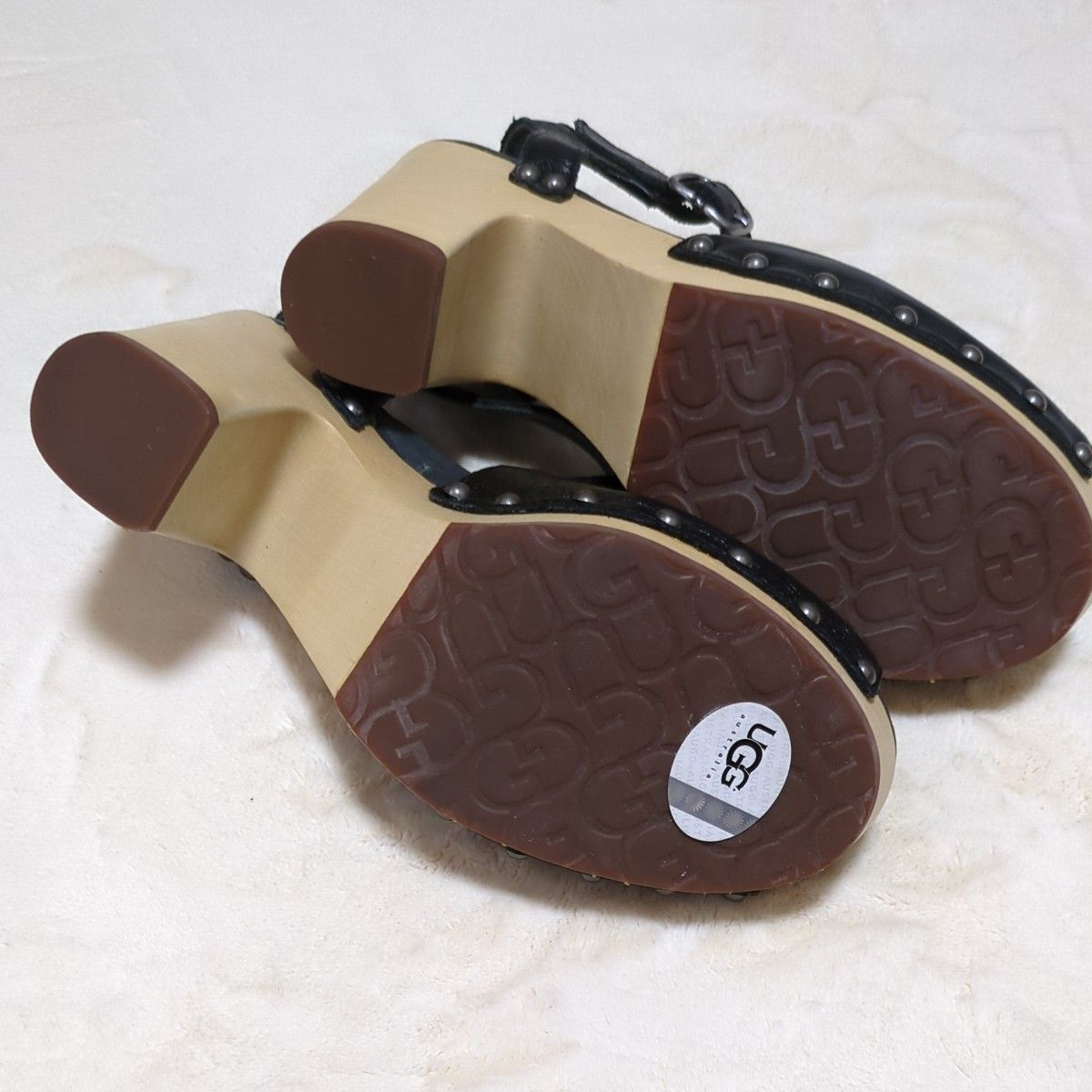 UGG サンダル ブラック 24cm 新品未使用 UGG サンダル ヒール ブラック 24cm 未使用|Yahoo!フリマ(旧