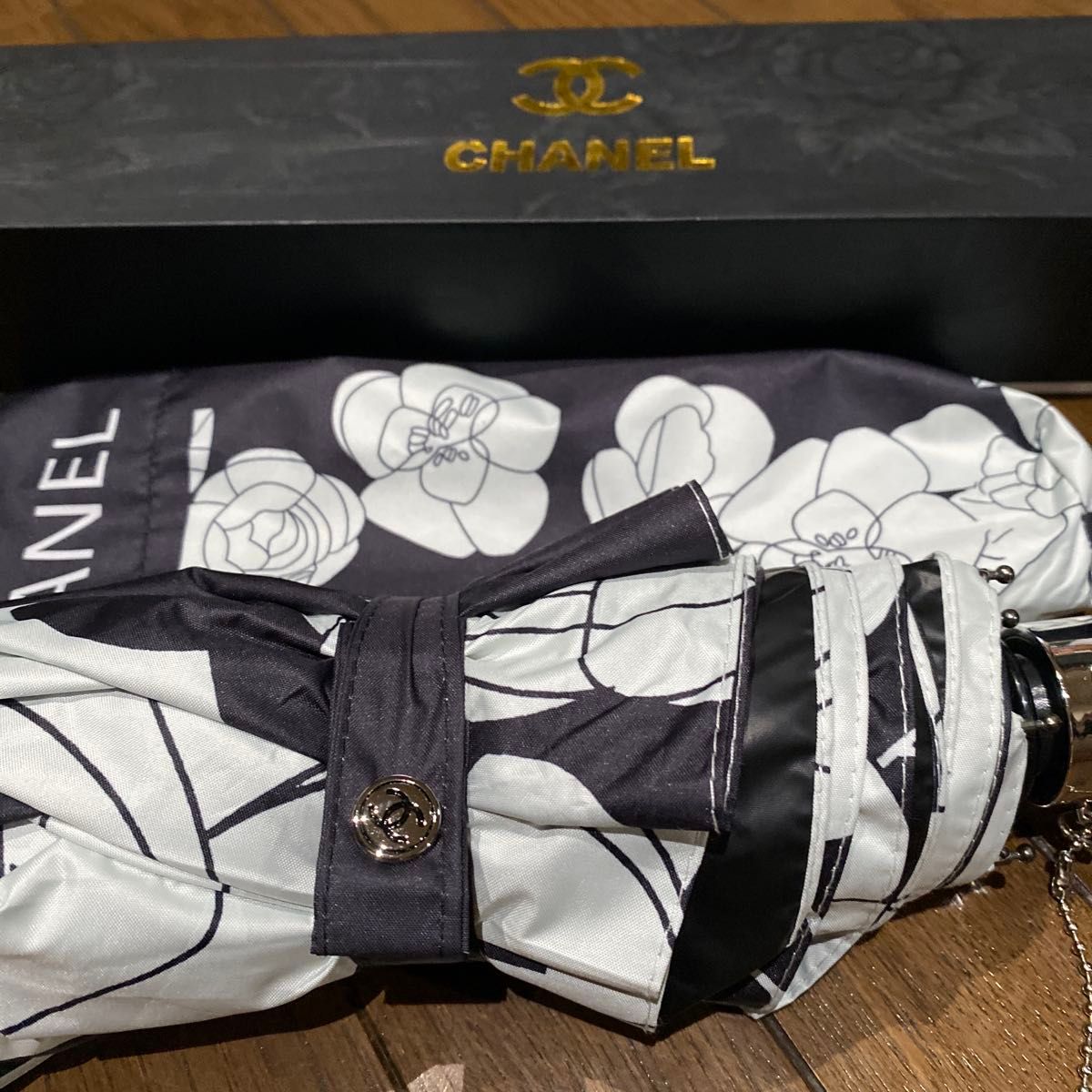 美品!CHANEL 折りたたみ傘 カメリア ホワイト CHANEL 折りたたみ傘 カメリア柄 未使用|Yahoo!フリマ(旧