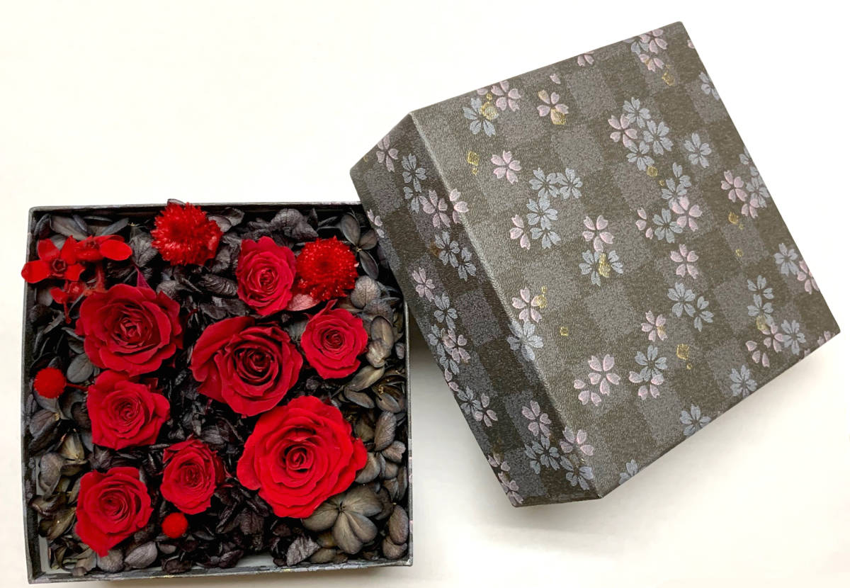  prompt decision with translation preserved flower box rose rose red black red × black purple . flower 00009