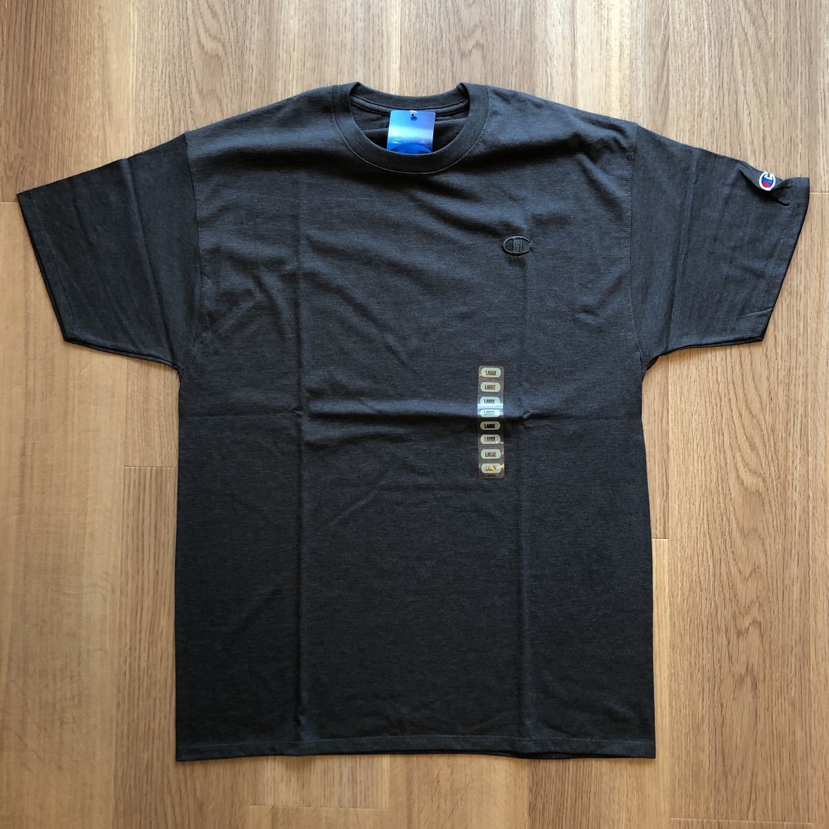 新品未使用 CHAMPION 胸 刺繍ロゴ Tシャツ ブラック サイズL_画像1