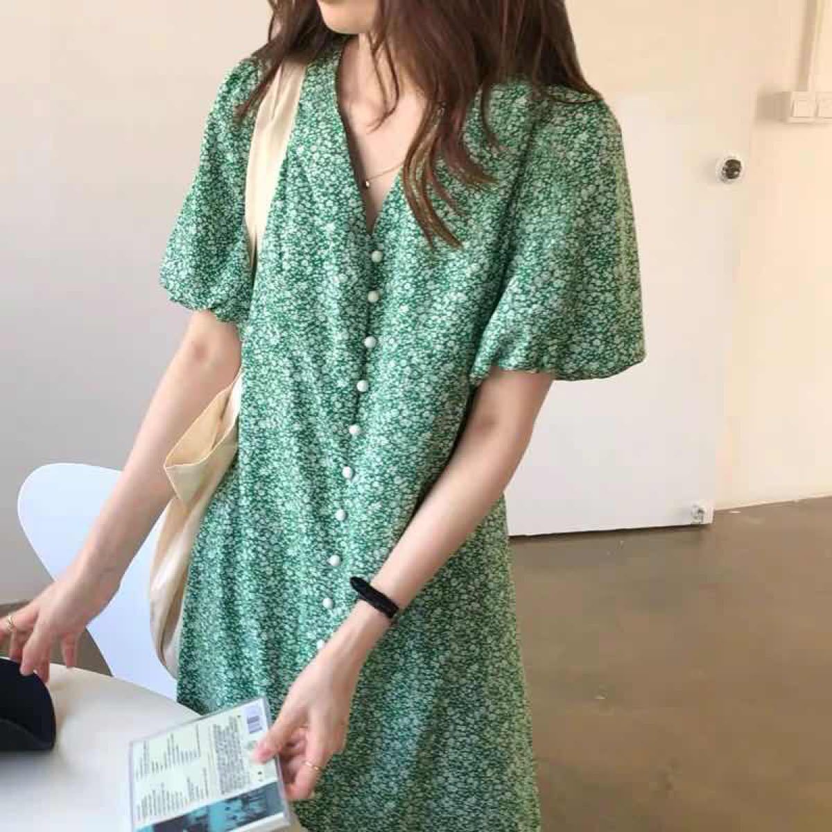 ランキング入賞商品 大人気 グリーン小花柄ミモレ丈ワンピース 花柄 緑 韓国 新品v ブランドショッパー付き Uristy Ua ランキング入賞商品 大人気 グリーン小花柄ミモレ丈ワンピース 花柄 緑 韓国 新品v ブランドショッパー付き Uristy Ua