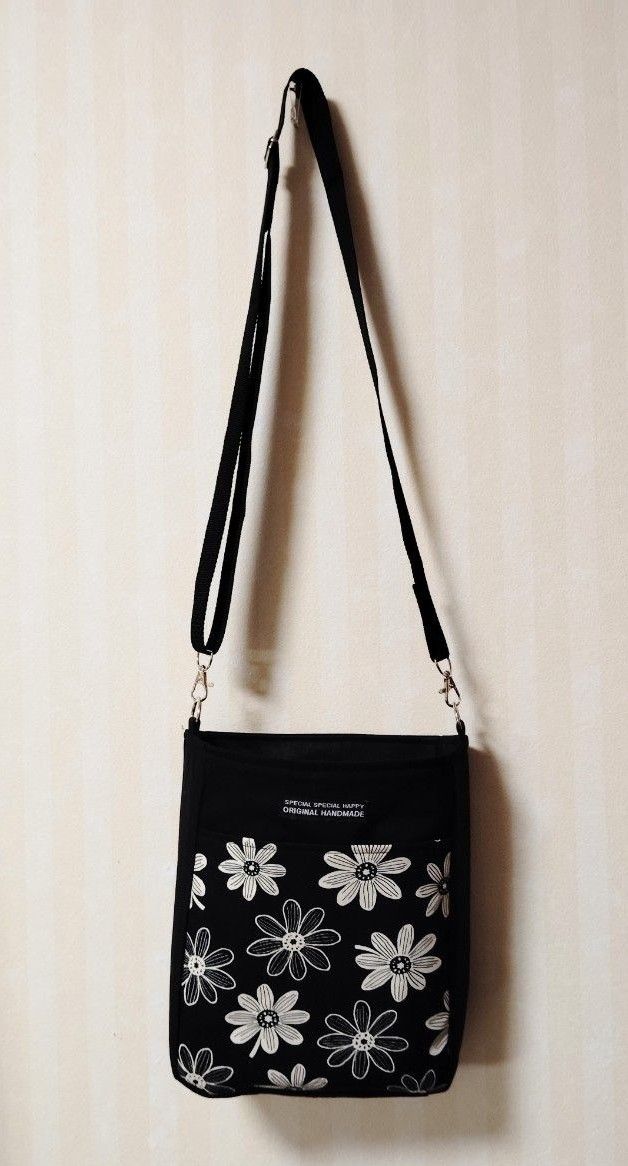 ☆ぷう 花柄サコッシュ ハンドメイド ☆ぷう 花柄サコッシュ ハンドメイド ハンドメイド 花柄