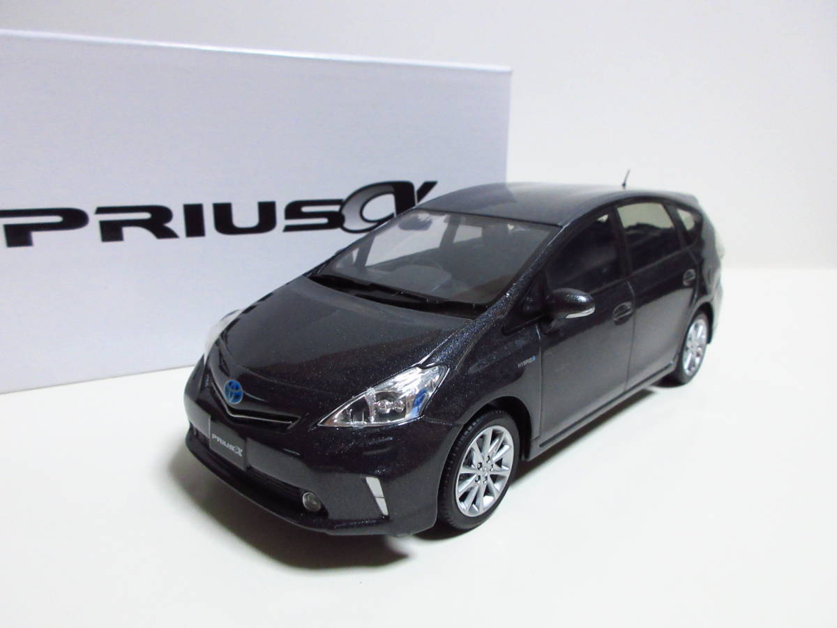 1/24 トヨタ プリウスα　PRIUS α プリウスアルファ 前期 非売品 カラーサンプル ミニカー　グレーメタリック_画像1