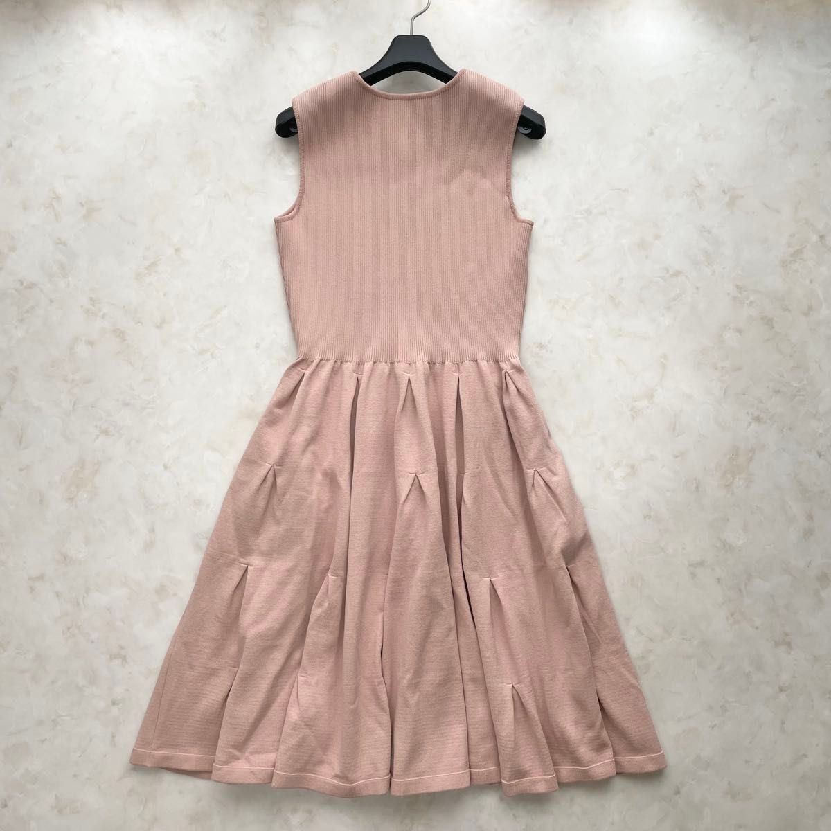 FOXEY フォクシー ノースリーブワンピース ビンクベージュ ドレス 極美品】フォクシー FOXEY NEW YORK リップル サマーニット