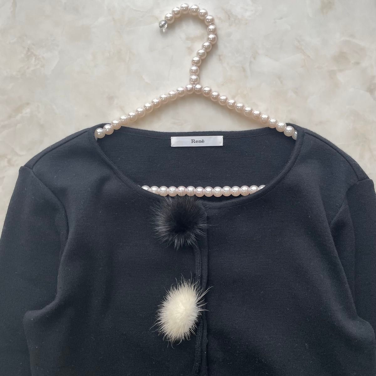✨週末セール【極美品】✨Rene ルネ カーディガン ブラック 36 装飾ボタン 極美品 Rene ルネ カーディガン セーター ニット ポンポン