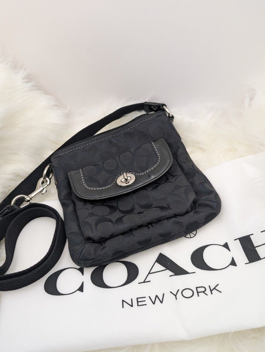 【極美品】 COACH ショルダーバッグ クロスボディ ブラック シグネチャー COACH コーチ シグネチャー ミニショルダーバッグ クロスボディ
