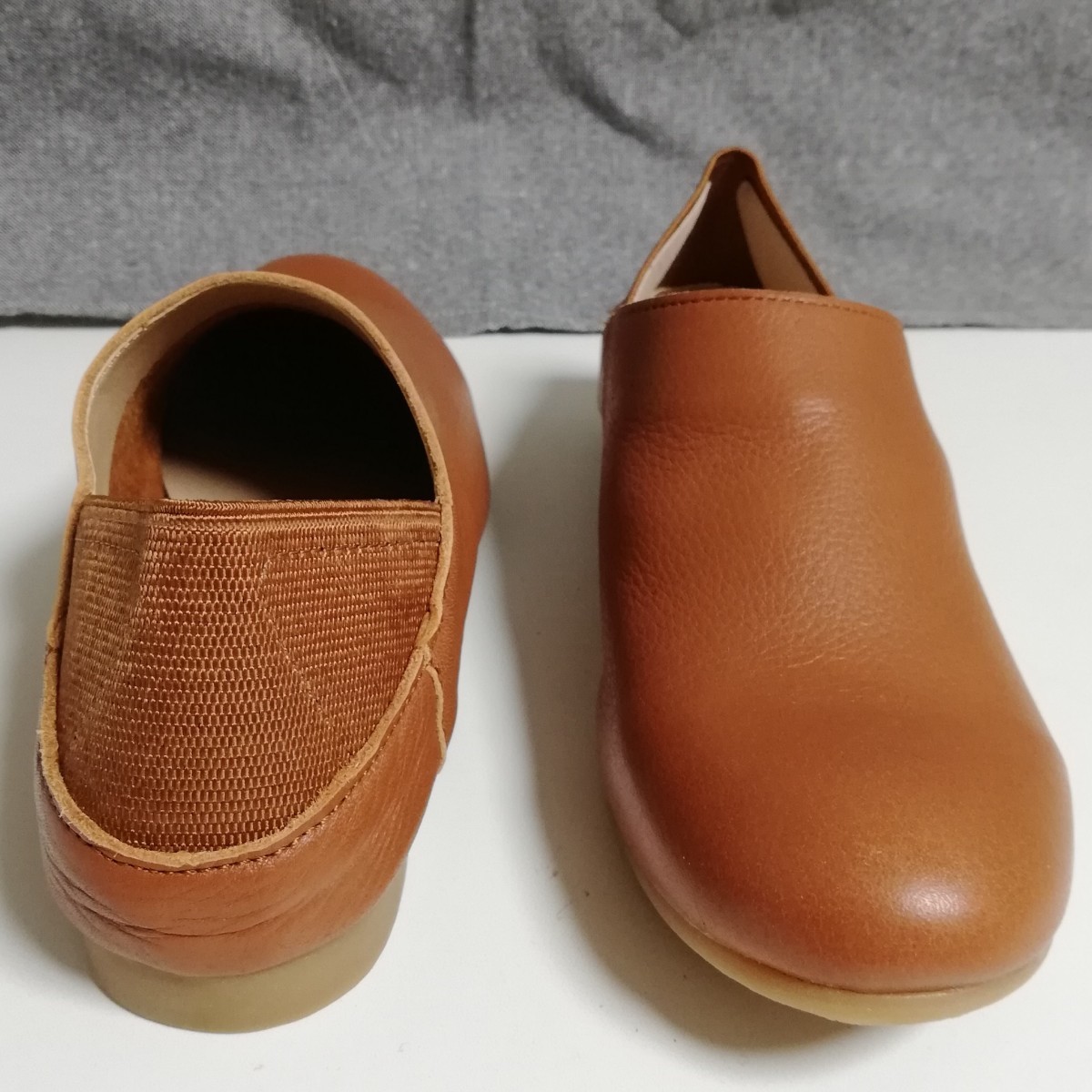 フラットシューズ　パンプスぺたんこ靴　キャメル23.5cm 天然皮革　　新品